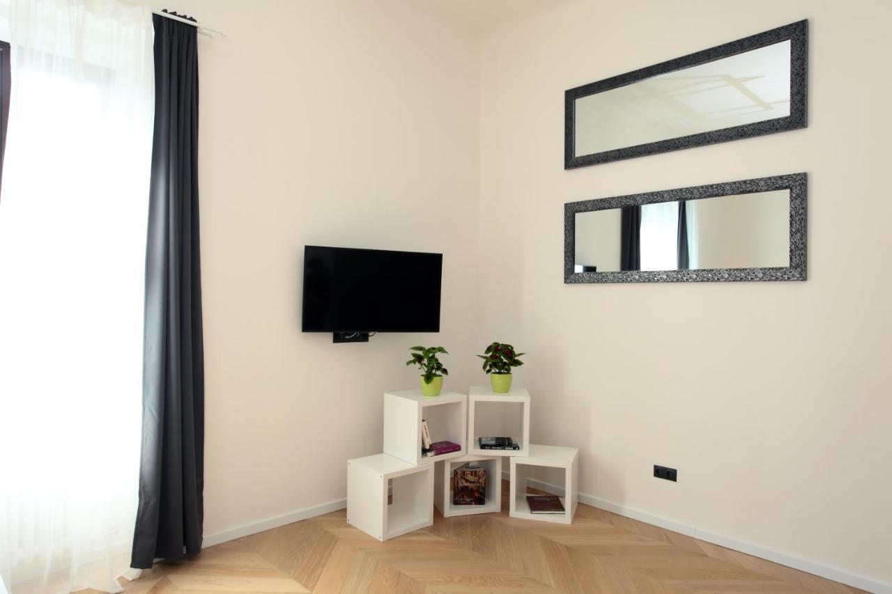 The Apartment House - Mezibranska Prague Luaran gambar