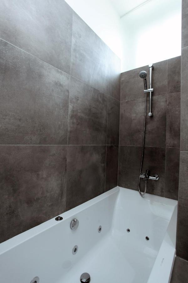 The Apartment House - Mezibranska Prague Luaran gambar